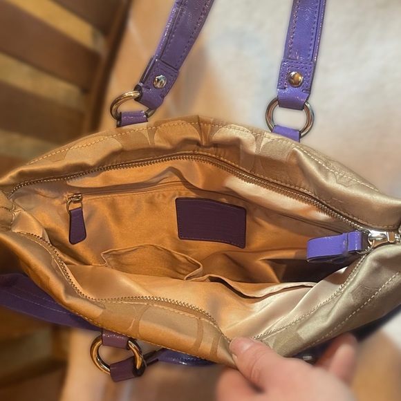 💜Certified Authentic💜 Coach Poppy Daisy Signature Tote Purple / Khaki 🔥EUC🔥 - Picture 6 of 8